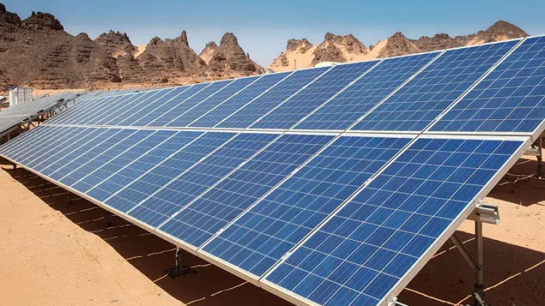 شركات من 20 بلدا مهتمّة بمشروع إنتاج 2000 ميغاواط من الكهرباء الشمسية بالجزائر