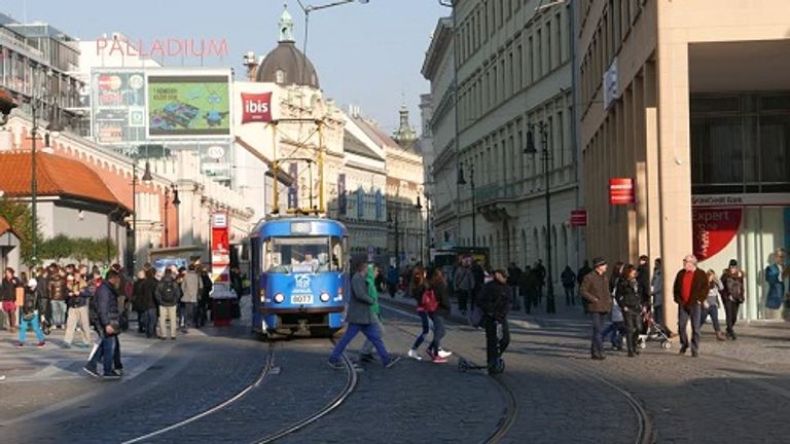فيديو متداول لإيطاليتين تسرقان سياحا خليجيين بخفة ومهارة!