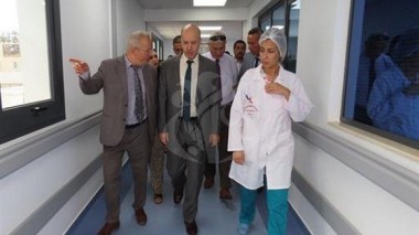 Feux de forêt: Saihi au chevet des blessés à l’hôpital des grands brûlés