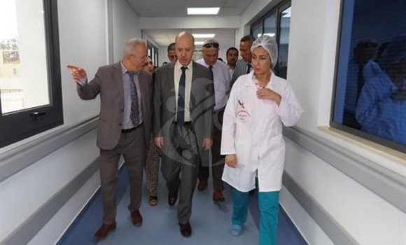 Feux de forêt: Saihi au chevet des blessés à l’hôpital des grands brûlés