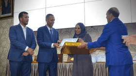 هذه قصة عاملة النظافة التي تحصلت على الليسانس بتفوق من جامعة باتنة!