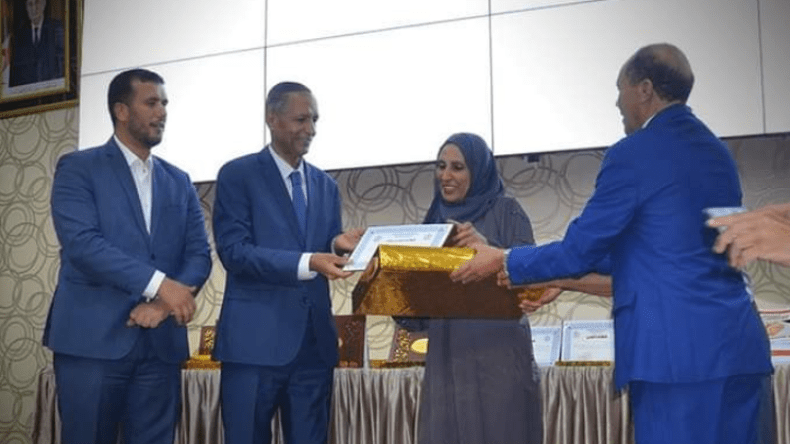 هذه قصة عاملة النظافة التي تحصلت على الليسانس بتفوق من جامعة باتنة!