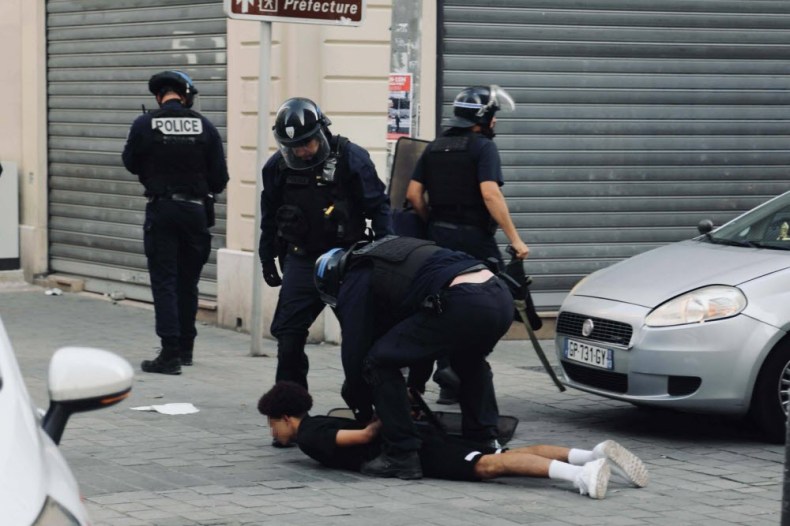 Émeutes à Marseille: Quatre policiers mis en examen dont un placé en détention provisoire
