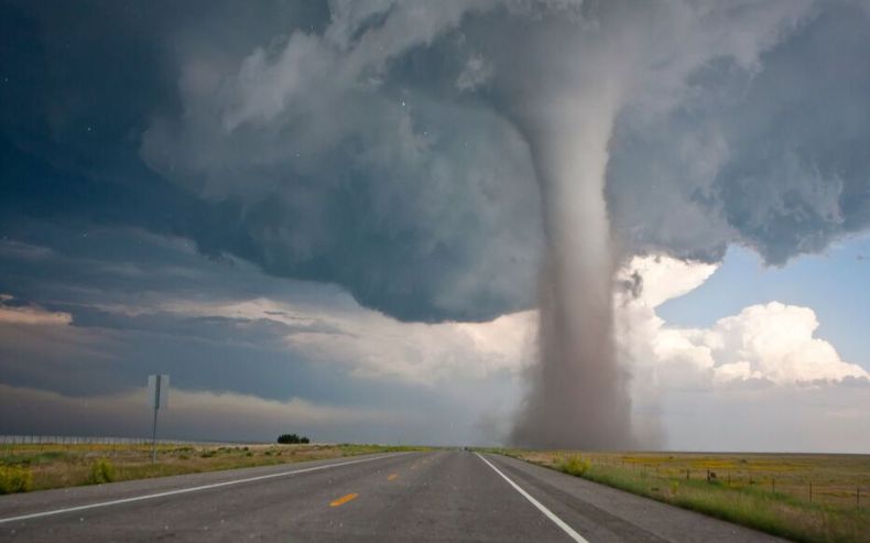 Italie: plusieurs villes ravagées par une impressionnante tornade (VIDEO)