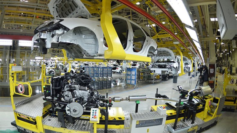 الجزائر قادرة على إنجاز قطب لصناعة السيّارات خلال 10 سنوات