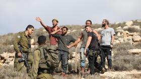 وزير إسرائيلي يشجع إرهاب المستوطنين ضد الفلسطينيين بتسليحهم