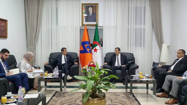 مباحثات موسعة بين عرقاب ومدير الوكالة الدولية للطاقة المتجددة