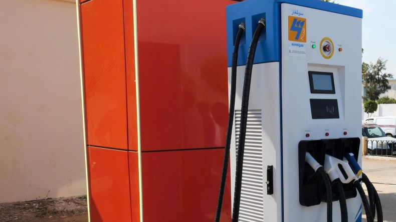شحن السيارات الكهربائية.. عرقاب يكشف الجديد