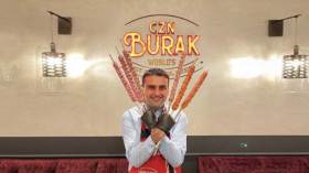 الشيف التركي بوراك يقاضي والده لهذا السبب