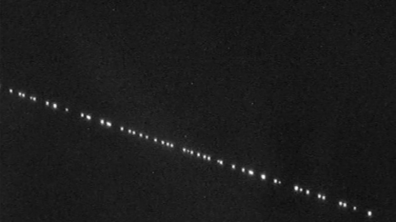 ما حكاية الأجسام المضيئة التي ظهرت في سماء الجزائر؟