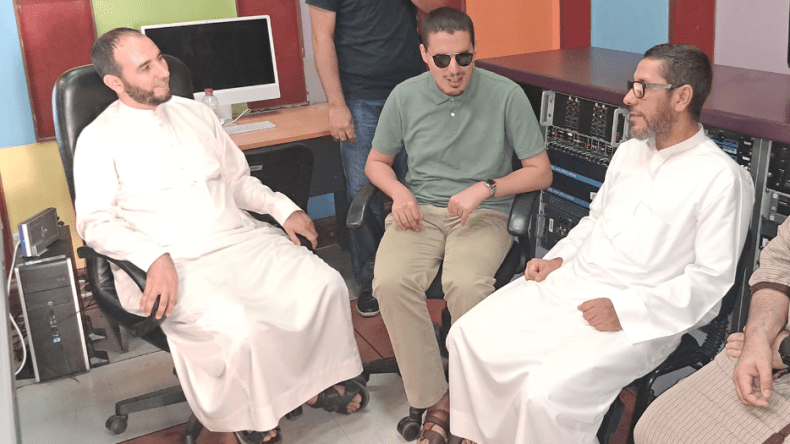 الإذاعة تسجّل القرآن الكريم بصوت المقرئ إرشاد مربعي (فيديو)