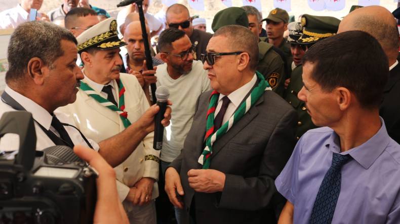 وزير الداخلية يُعاين مشاريع بخنشلة ويُشدد على احترام آجال التسليم
