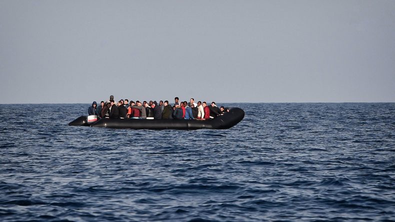 إحباط محاولة للهجرة غير الشرعية لـ24 شخصا من شواطئ بومرداس (فيديو)