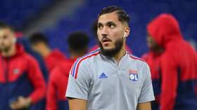 ريان شرقي من نجم صاعد إلى منبوذ في نادي ليون الفرنسي