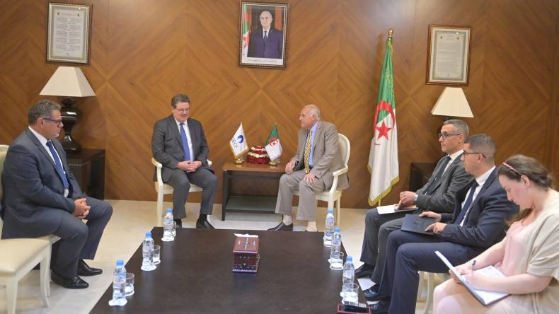 عطاف يستقبل الأمين العام لمنتدى الدول المصدرة للغاز