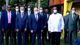 وزير التجارة يشارك في افتتاح القمة الثانية للمؤتمر الإفريقي للبُّن بأوغندا