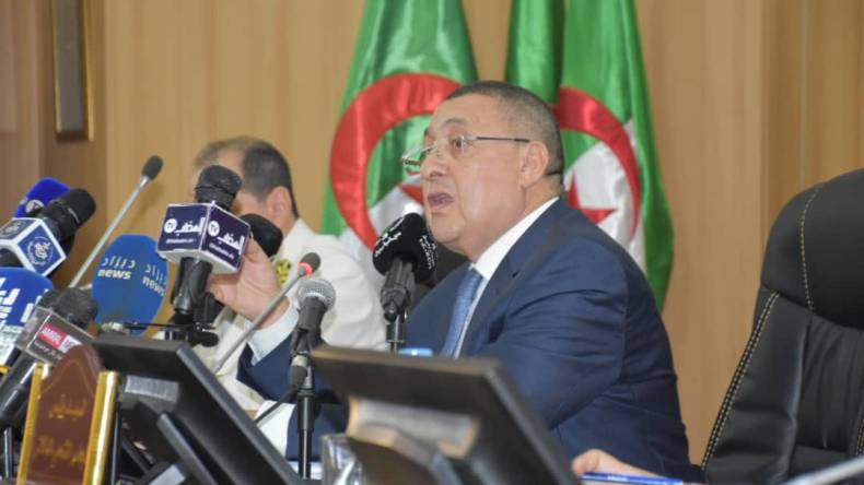 وزير الداخلية: استكمال 16 عملية من البرنامج التكميلي بخنشلة