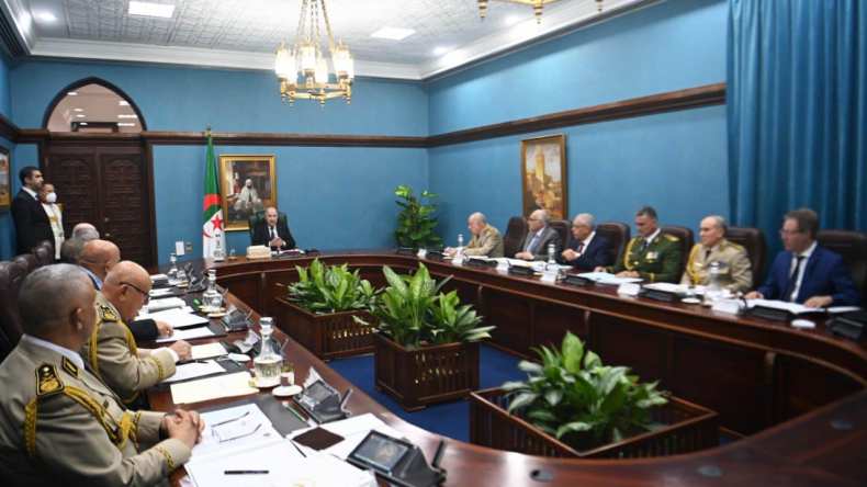 الرئيس تبون يترأس اجتماعا للمجلس الأعلى للأمن (فيديو)