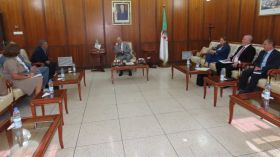 وزير الصحة يؤكد على ضرورة توفير الأدوية لتغطية الإحتياجات الوطنية