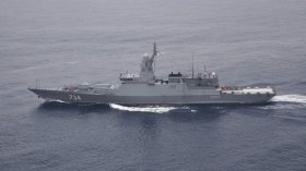 السفينة الروسية “الغراب” ترسو بميناء الجزائر (صور)