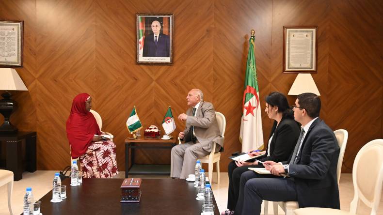 عطاف يستقبل سفراء عدد من دول مجموعة “إيكواس”