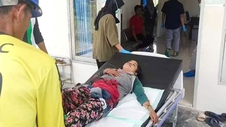 بالفيديو: أندونيسية تنجو من فكي تمساح بعد ساعة ونصف من المقاومة