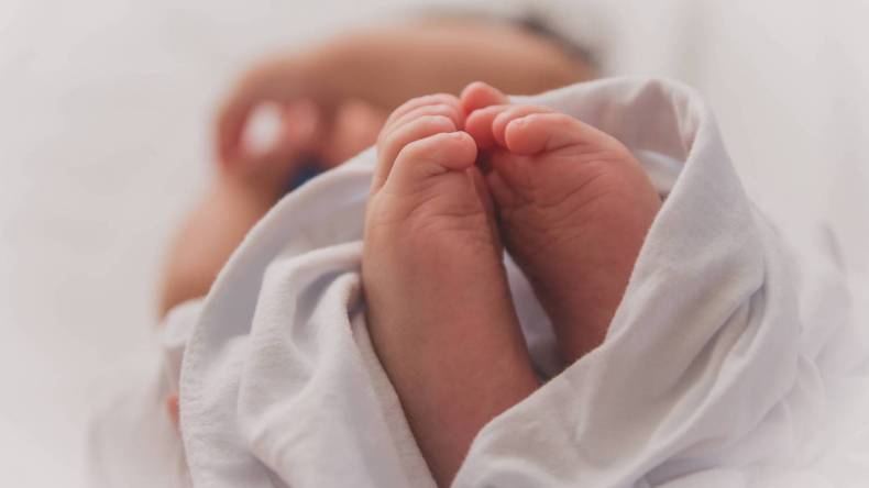 زوجان يبيعان رضيعهما لشراء آيفون لاستعماله في هذا الغرض