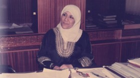 كاتبة مصرية أثارت الجدل بعرض مكتبتها للبيع ثم تراجعت لهذا السبب