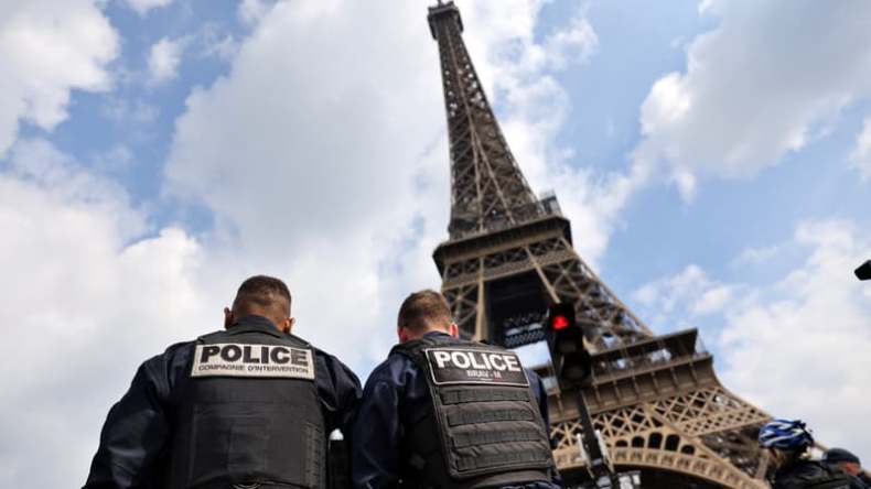 إخلاء برج إيفل في باريس بسبب إنذار أمني