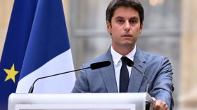 Attal:”Les élèves portant l’Abaya et le qamis n’entreront pas en classe”