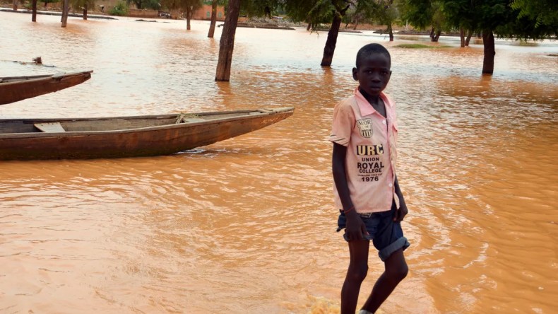 مقتل 31 شخصا وإصابة 35 آخرين بسبب الفيضانات في النيجر