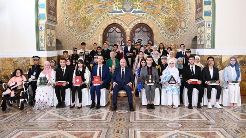 بلعابد يكرم “نوابغ الجزائر” برحلة إلى إيطاليا
