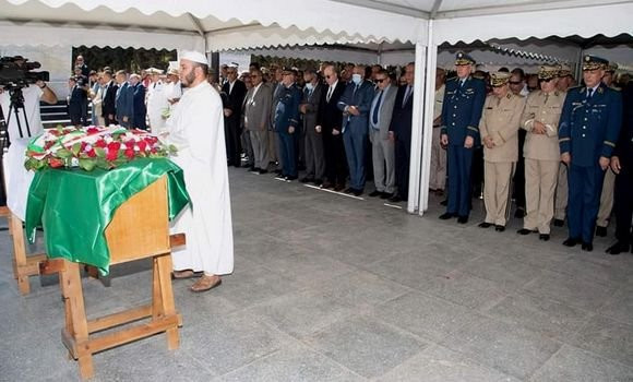 Le défunt Général Rachid Harrat inhumé au cimetière d’El Alia