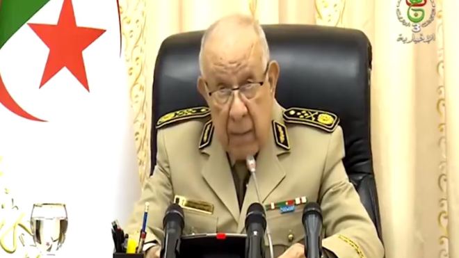 الفريق أول السعيد شنقريحة: “التكفل الجاد بأسباب الأزمات يمر بالإلتزام بالشرعية الدولية بعيدا عن التدخلات الأجنبية”