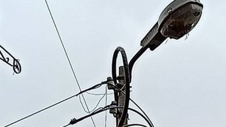 موظف يبيع عمودا كهربائيا عموميا لمواطن في باتنة