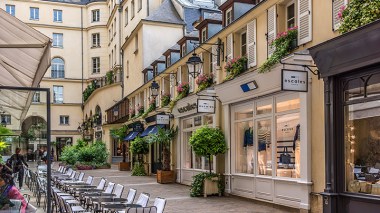 Dans cette ville française, on affiche les voleurs sur les vitrines!