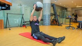 الجمهور المغربي يلتفّ حول الجزائري بن ناصر بِإعجاب وندم