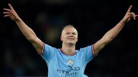 طريقة غريبة ينام بها النّجم هالاند