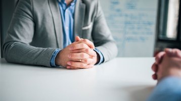 بين صُنّاع اليأس وصُنّاع الحياة