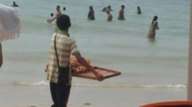 أطفال يضحون بالعطلة لمساعدة عائلاتهم