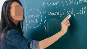 أستاذ إنجليزية واحد لتدريس أقسام الثالثة والرابعة ابتدائي