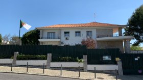 سفير الجزائر بالبرتغال يعزي في وفاة لاعب مولودية الجزائر السابق