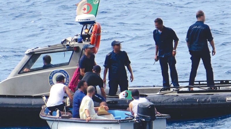 الجيش يخوض حربًا ضد عصابات البحر