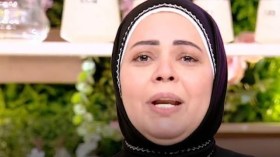 طاهية مصرية تنهار على الهواء وتروي هذه التفاصيل