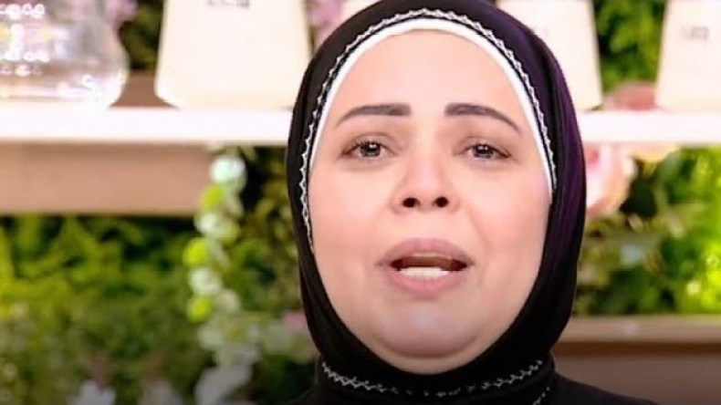 طاهية مصرية تنهار على الهواء وتروي هذه التفاصيل
