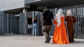 La France annonce l’interdiction du port de l’Abaya à l’école