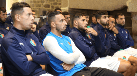 بالصور.. المولودية تواصل تحضيراتها وبوميل يمر إلى الجانب التكتيكي