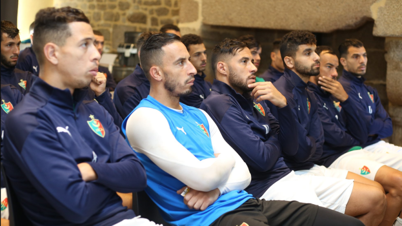 بالصور.. المولودية تواصل تحضيراتها وبوميل يمر إلى الجانب التكتيكي