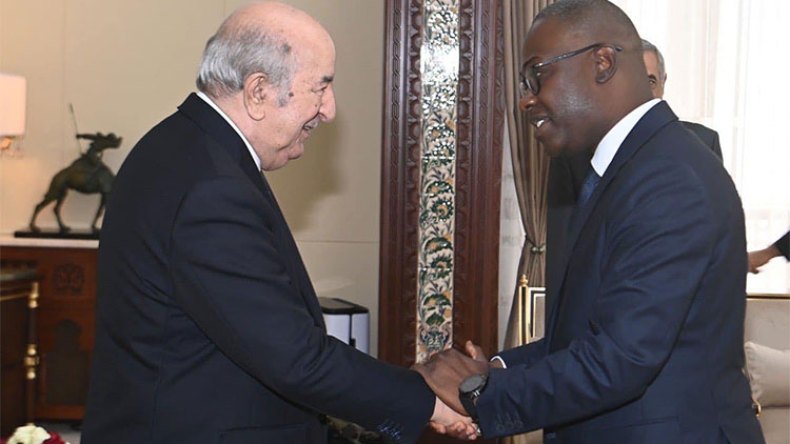 الرئيس تبون يؤكد على التكفل بانشغالات الشباب وطموحاتهم