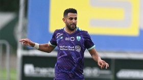 هل يعتزل رياض محرز؟!